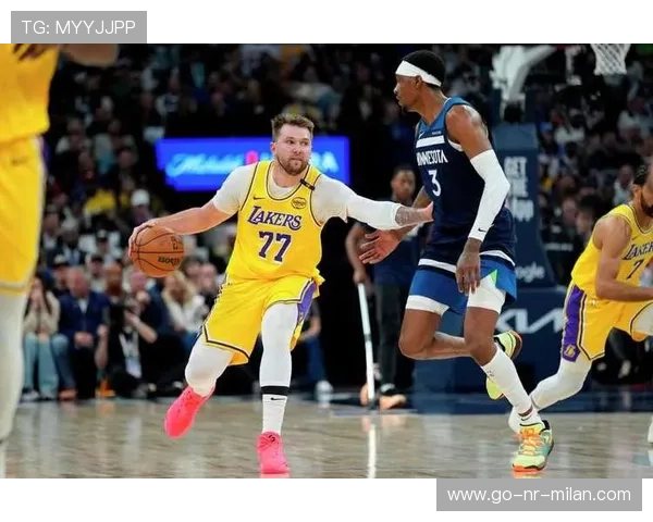 东契奇突破后送出妙传，独行侠攻防两端全面爆发